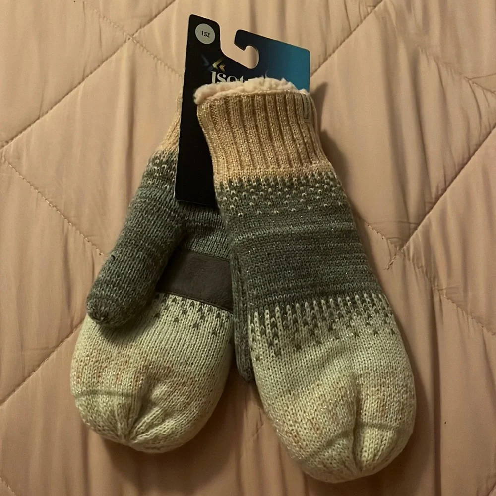 Isotoner signature mittens - Picture 1 of 2